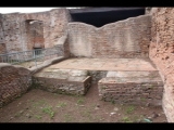 03350 ostia - regio i - insula iii - caseggiato dei molini (i,iii,1) - raum 14 - ri westen - rest des ofens.jpg